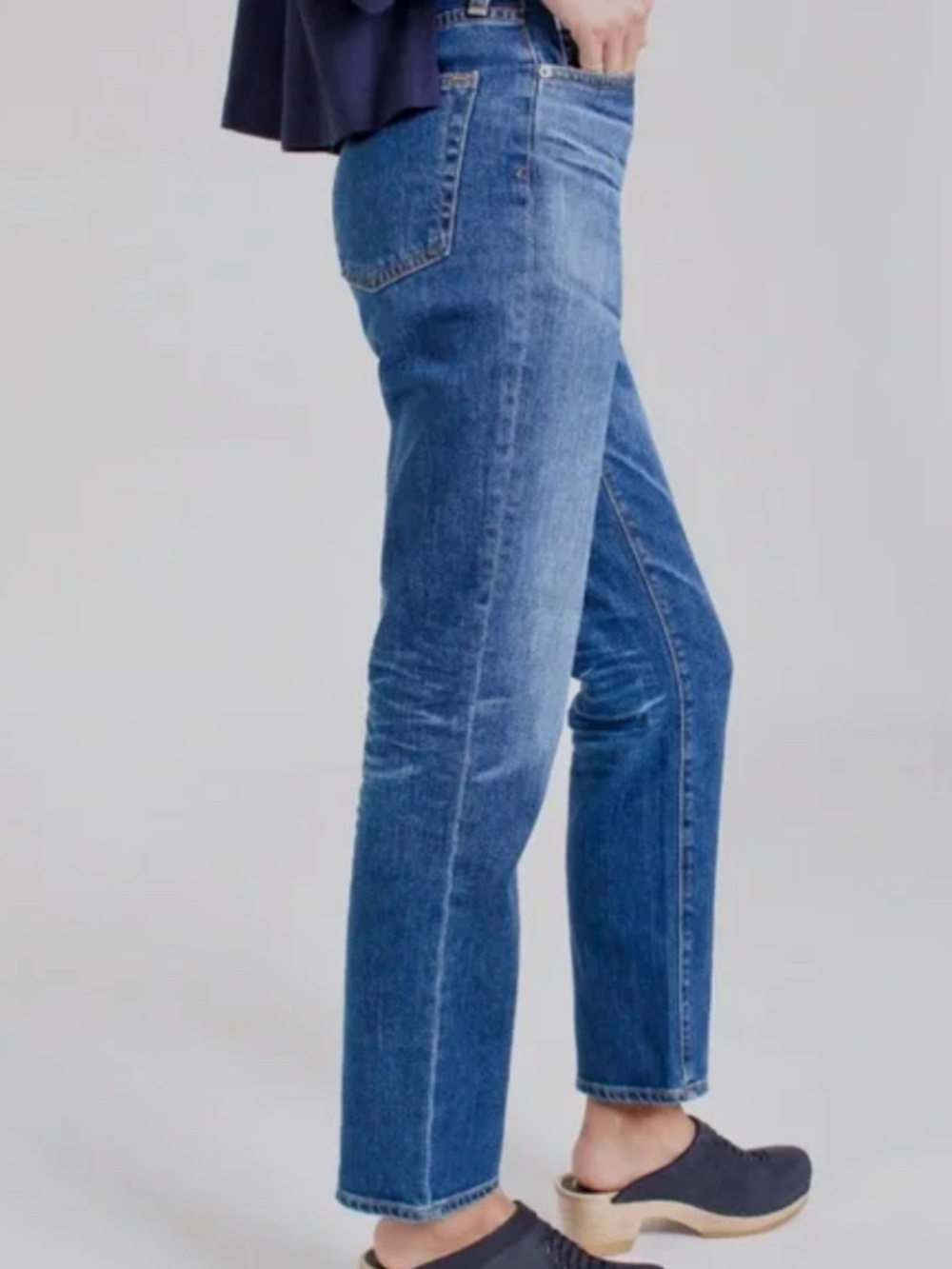 AG The Phoebe Vintage High Wais Rise Tapered Leg Blue Medium Wash Jean 26R - Picture 2 of 2